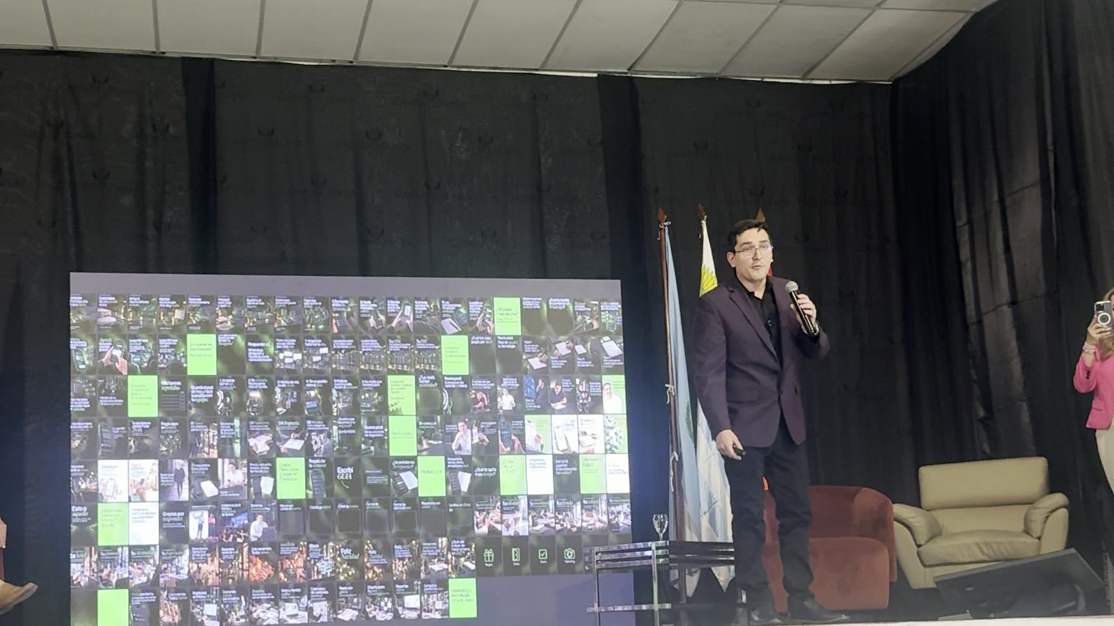 Johnny Ferrante muestra 160 piezas de contenido hechas con IA en 2 horas